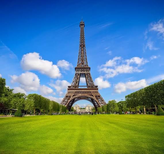 PARIS Y DISNEYLAND EN EL PUENTE DE LA CONSTITUCIÓN